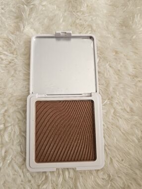YC collection Shimmery Warm Brown Face Powder - Natural Bronze Glow